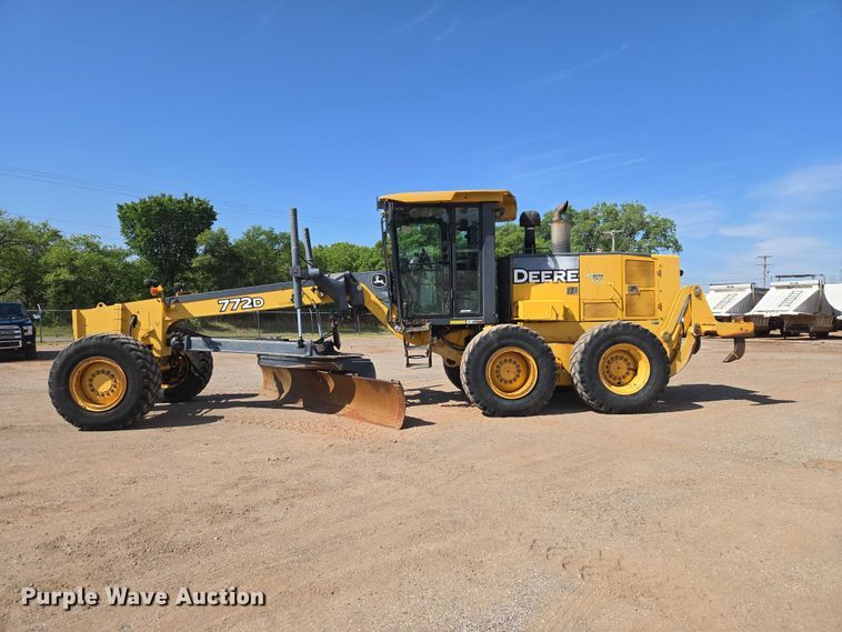 image for item EW0102 2008 John Deere 772D motor grader