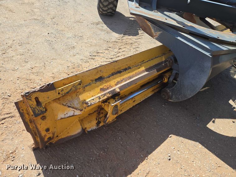 image for item EW0102 2008 John Deere 772D motor grader