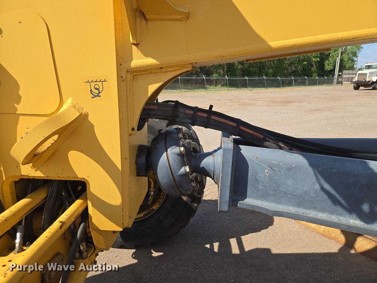 image for item EW0102 2008 John Deere 772D motor grader