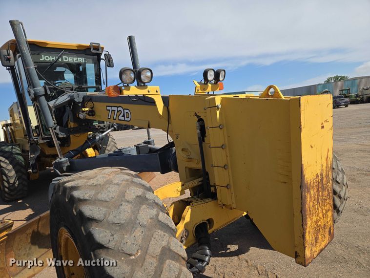 image for item EW0102 2008 John Deere 772D motor grader