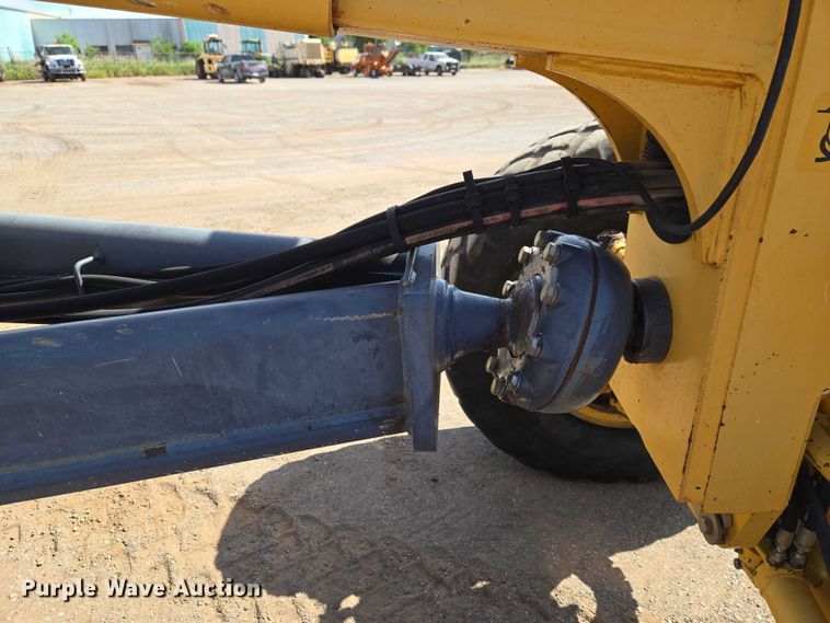 image for item EW0102 2008 John Deere 772D motor grader
