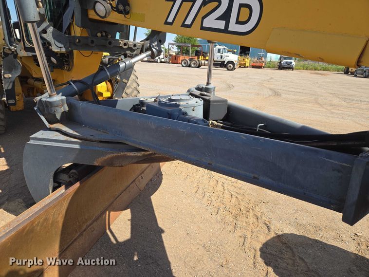 image for item EW0102 2008 John Deere 772D motor grader