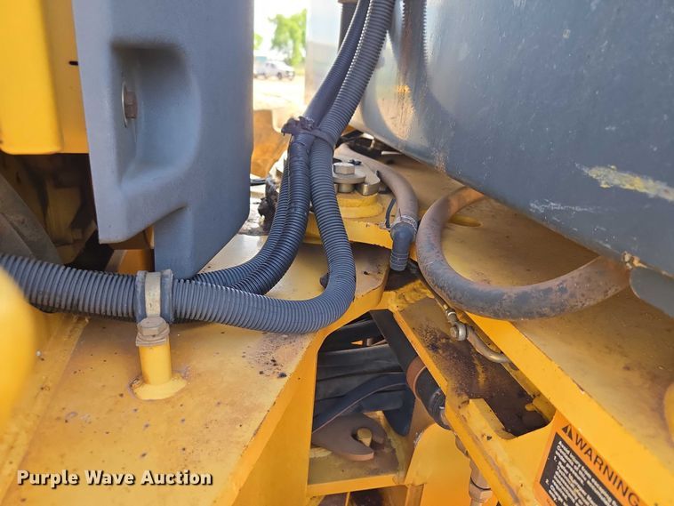 image for item EW0102 2008 John Deere 772D motor grader