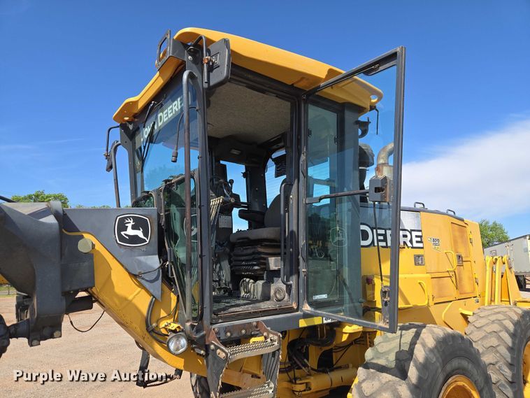 image for item EW0102 2008 John Deere 772D motor grader