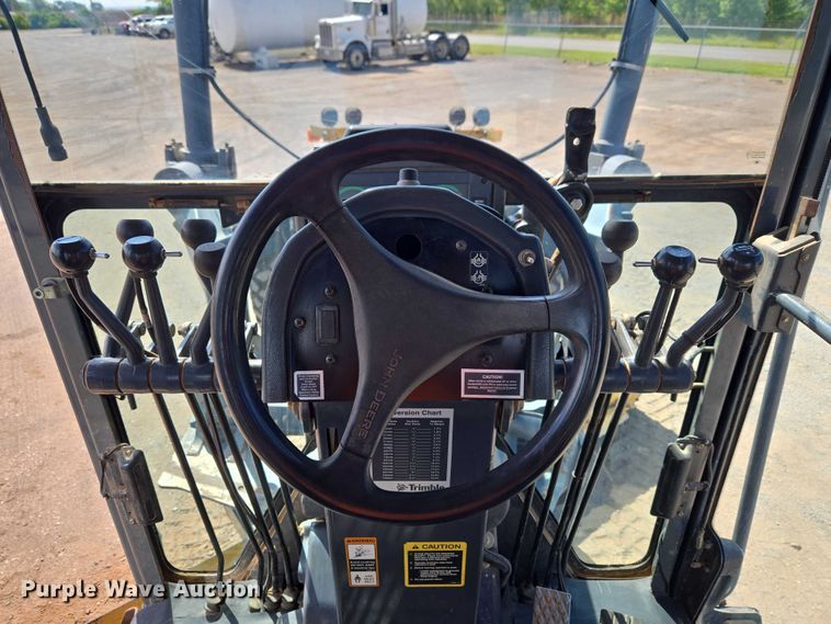 image for item EW0102 2008 John Deere 772D motor grader