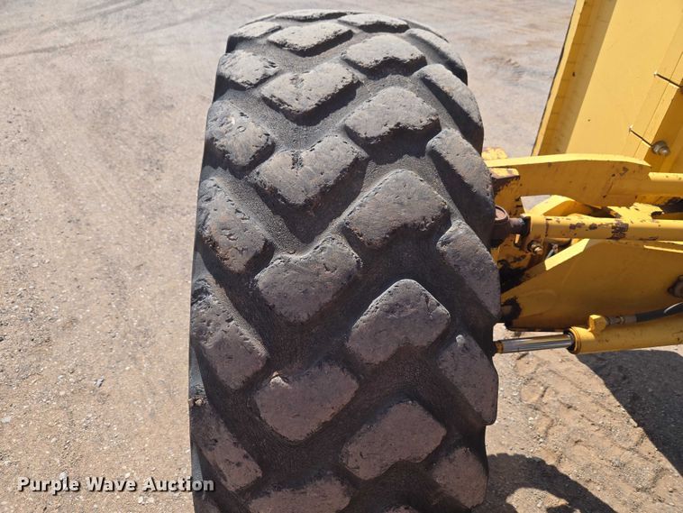 image for item EW0102 2008 John Deere 772D motor grader