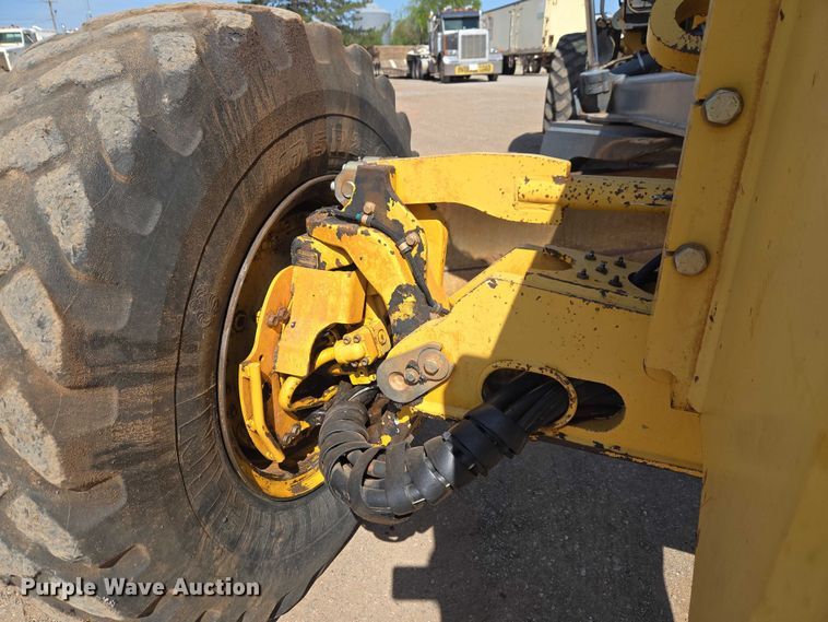 image for item EW0102 2008 John Deere 772D motor grader