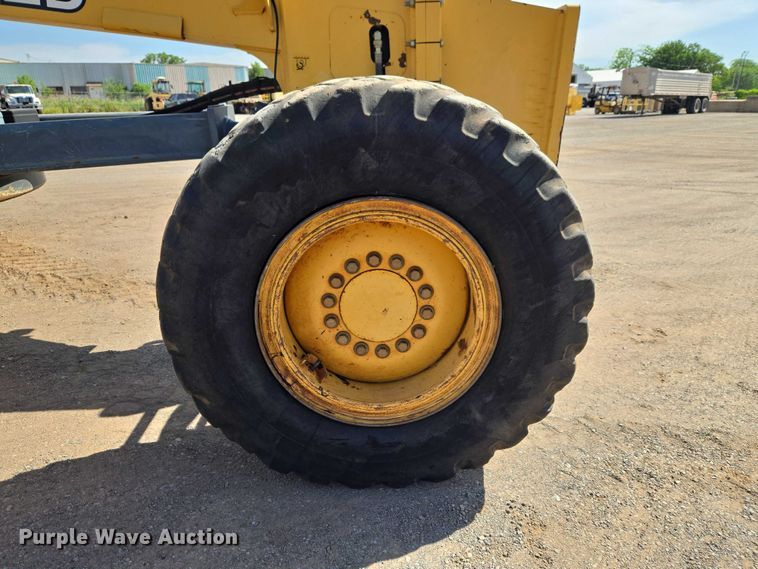 image for item EW0102 2008 John Deere 772D motor grader