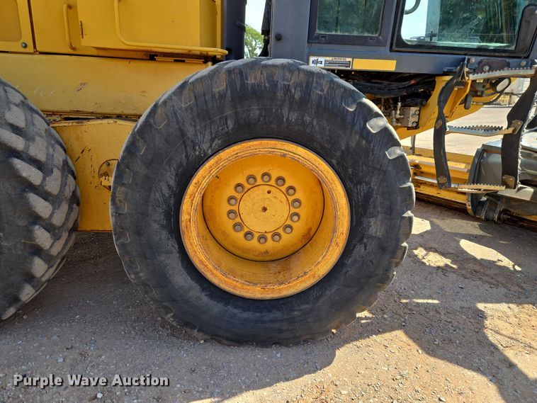 image for item EW0102 2008 John Deere 772D motor grader