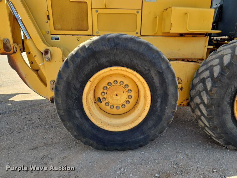 image for item EW0102 2008 John Deere 772D motor grader