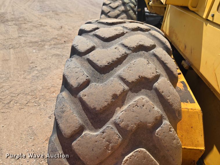 image for item EW0102 2008 John Deere 772D motor grader