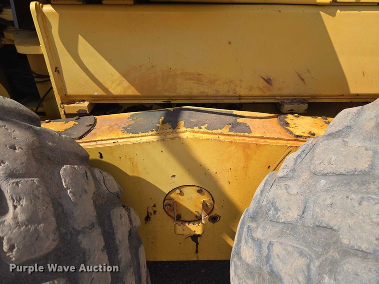 image for item EW0102 2008 John Deere 772D motor grader