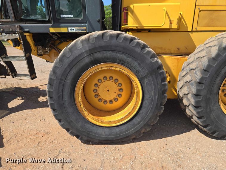 image for item EW0102 2008 John Deere 772D motor grader