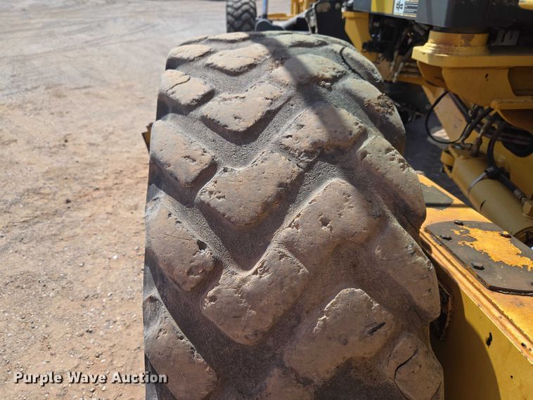 image for item EW0102 2008 John Deere 772D motor grader