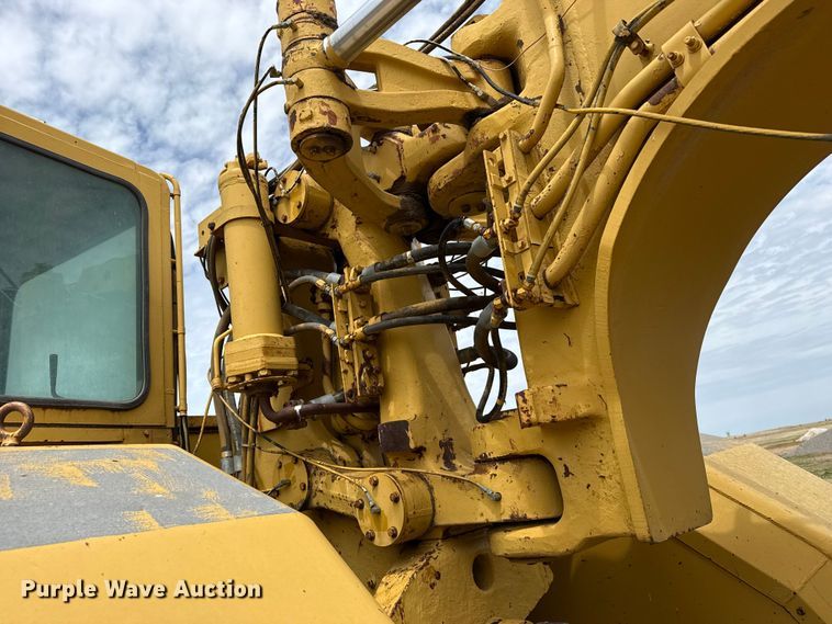 image for item EW4493 1978 Caterpillar 637D water wagon