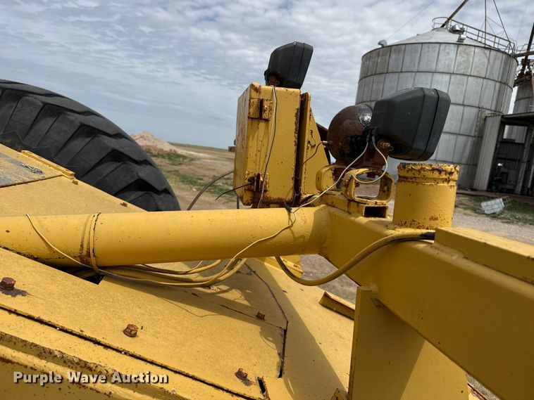 image for item EW4493 1978 Caterpillar 637D water wagon