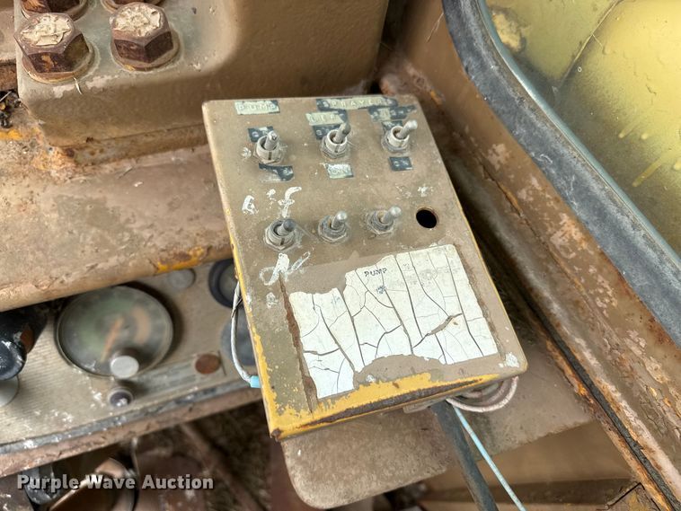 image for item EW4493 1978 Caterpillar 637D water wagon