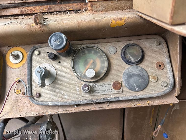 image for item EW4493 1978 Caterpillar 637D water wagon