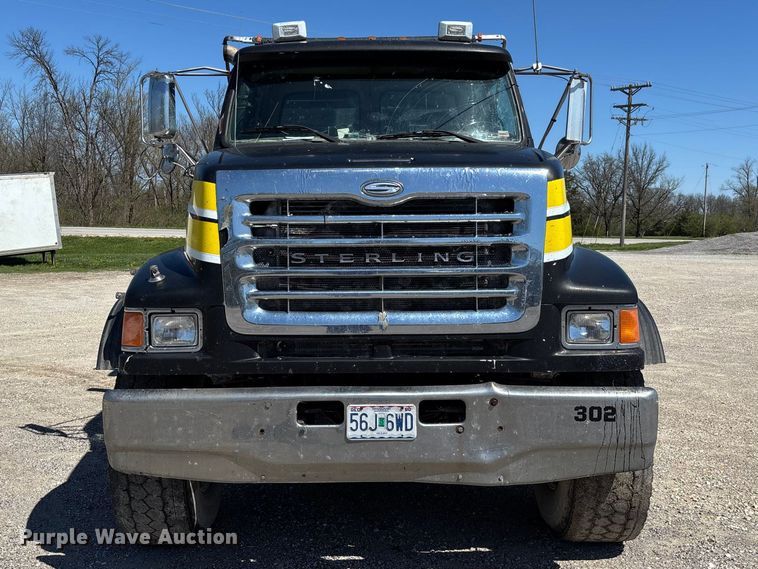 image for item FB3377 2004 Sterling L9500 dump truck