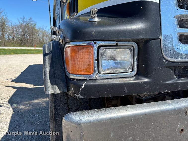 image for item FB3377 2004 Sterling L9500 dump truck