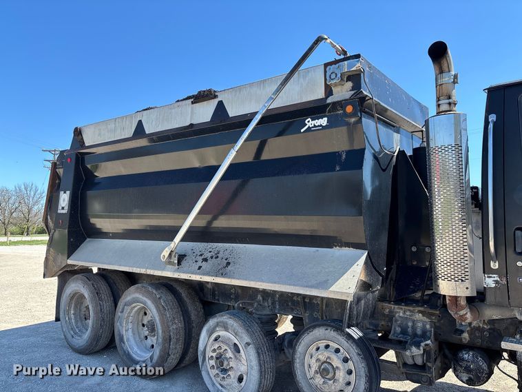image for item FB3377 2004 Sterling L9500 dump truck