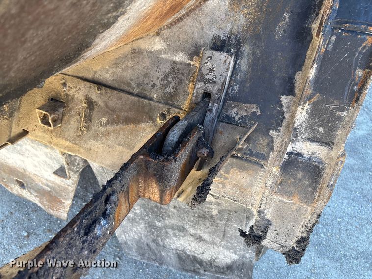 image for item FB3377 2004 Sterling L9500 dump truck
