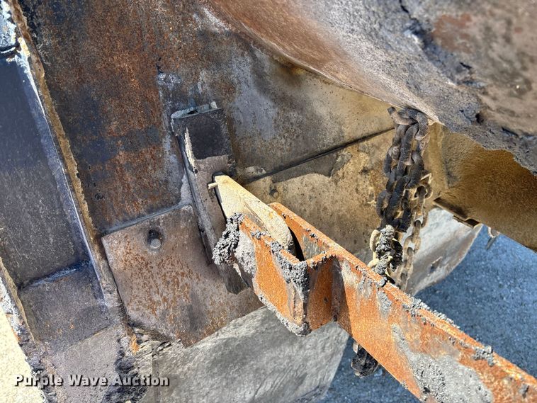 image for item FB3377 2004 Sterling L9500 dump truck