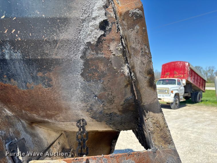 image for item FB3377 2004 Sterling L9500 dump truck
