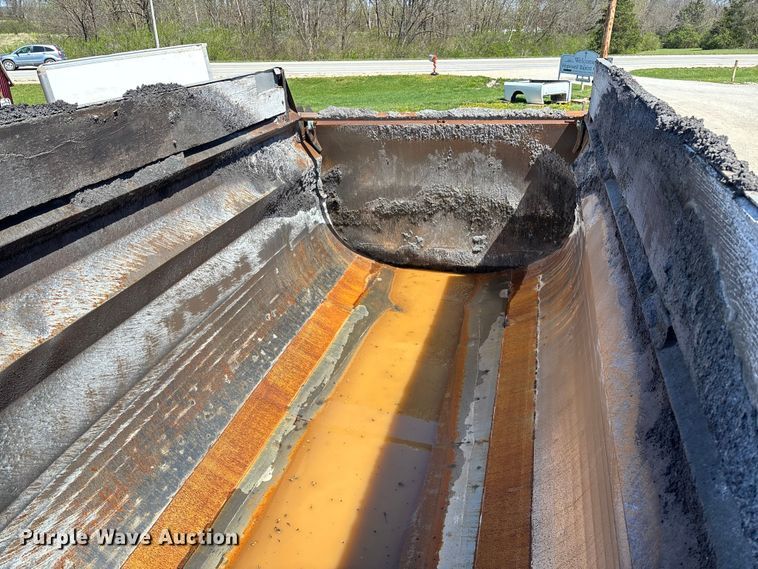 image for item FB3377 2004 Sterling L9500 dump truck