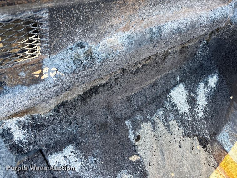 image for item FB3377 2004 Sterling L9500 dump truck