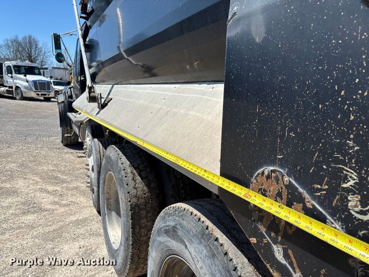 image for item FB3377 2004 Sterling L9500 dump truck