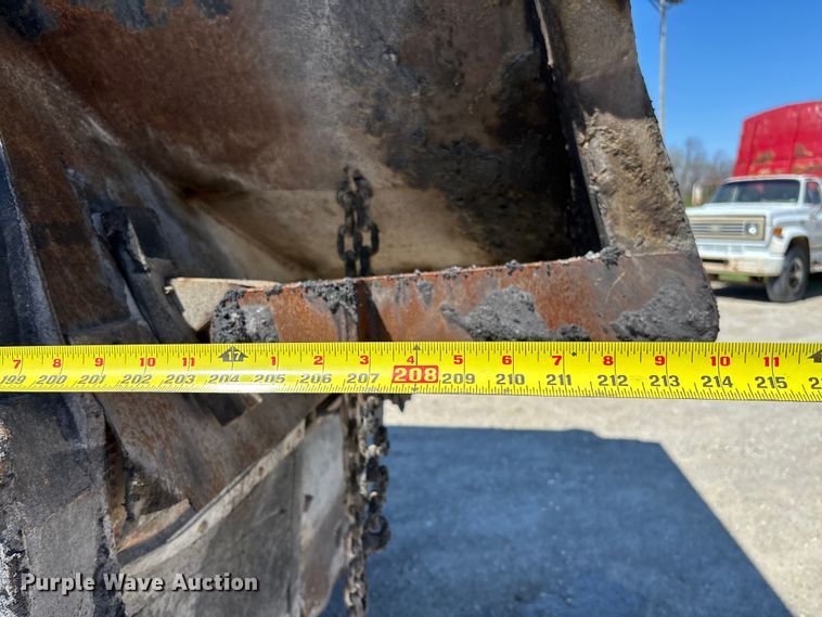 image for item FB3377 2004 Sterling L9500 dump truck