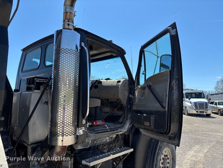 image for item FB3377 2004 Sterling L9500 dump truck