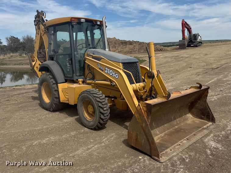 image for item FB7325 2004 John Deere 310SG backhoe