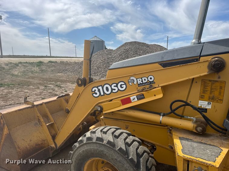 image for item FB7325 2004 John Deere 310SG backhoe