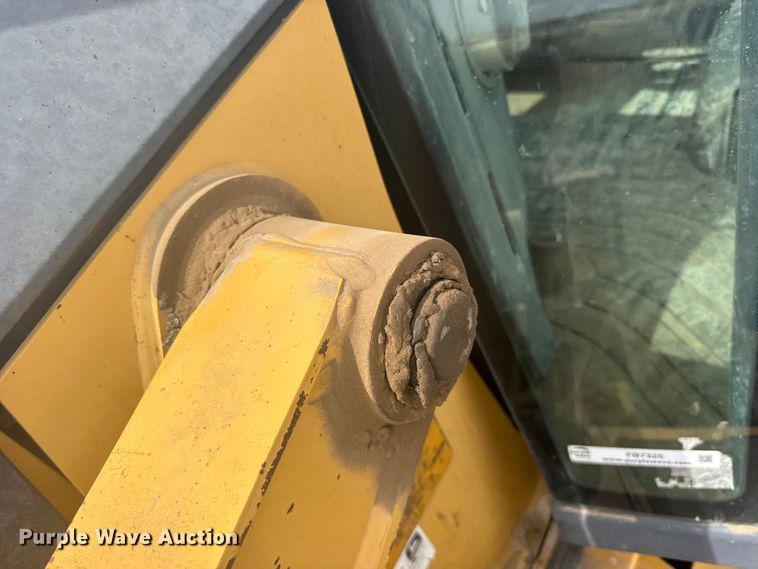 image for item FB7325 2004 John Deere 310SG backhoe