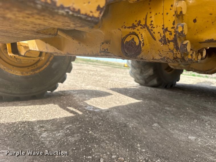image for item FB7325 2004 John Deere 310SG backhoe