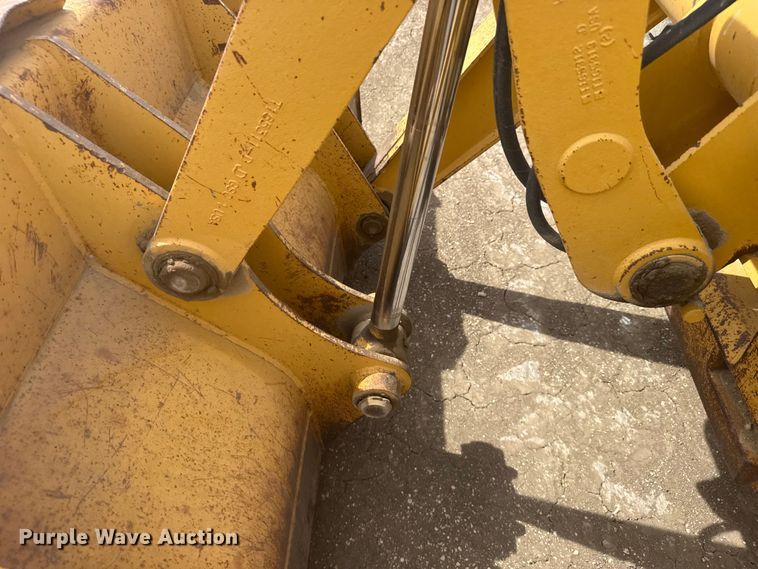 image for item FB7325 2004 John Deere 310SG backhoe