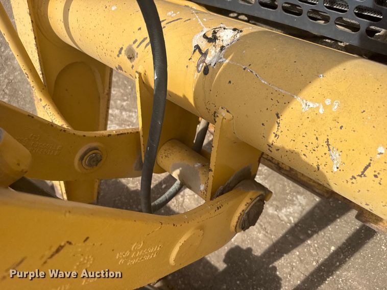 image for item FB7325 2004 John Deere 310SG backhoe
