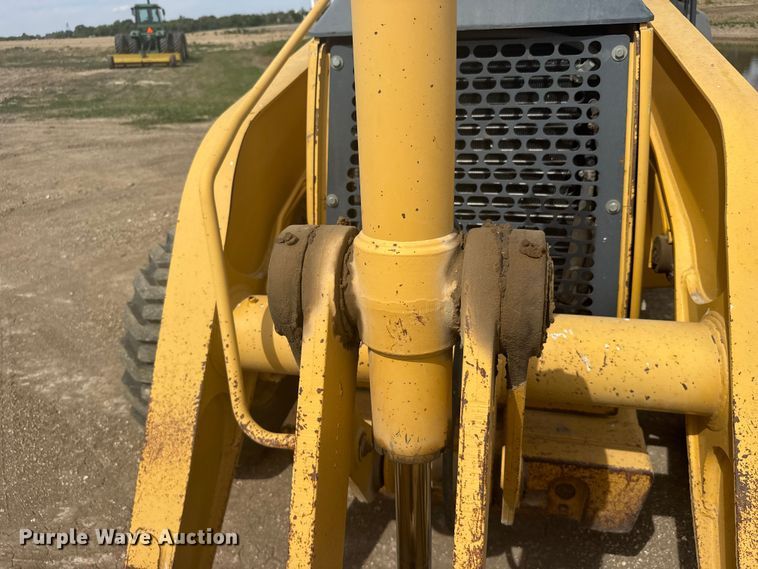 image for item FB7325 2004 John Deere 310SG backhoe