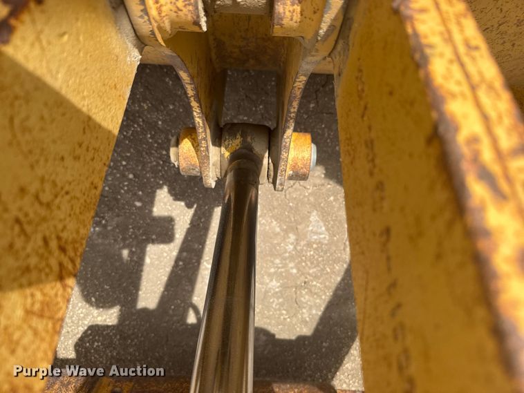 image for item FB7325 2004 John Deere 310SG backhoe