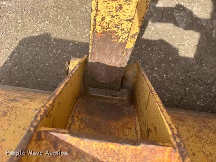 image for item FB7325 2004 John Deere 310SG backhoe