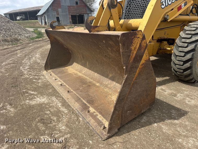 image for item FB7325 2004 John Deere 310SG backhoe