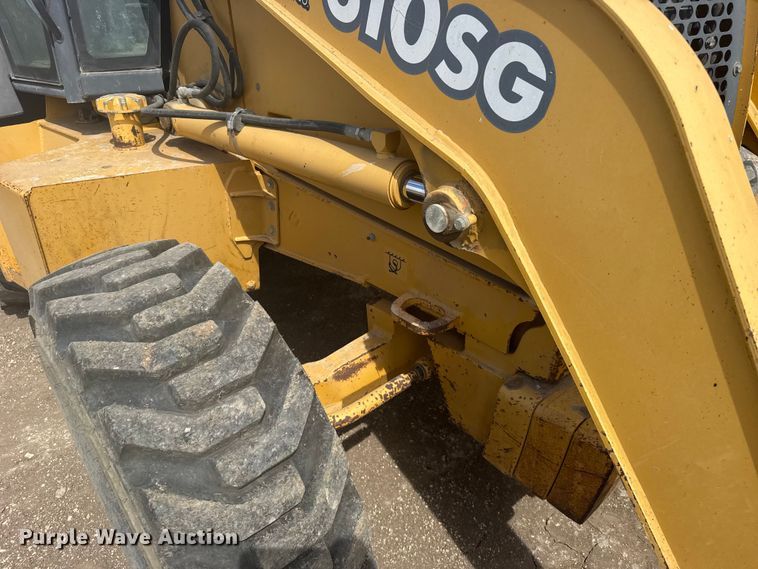 image for item FB7325 2004 John Deere 310SG backhoe