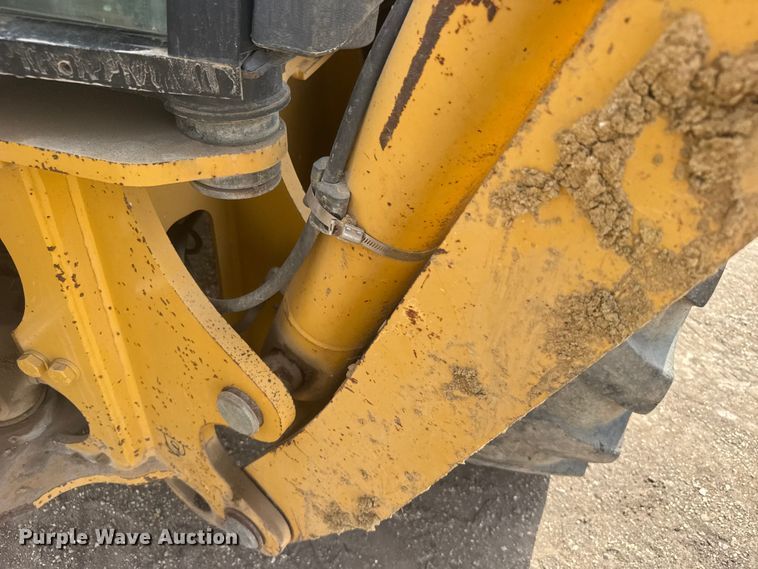 image for item FB7325 2004 John Deere 310SG backhoe