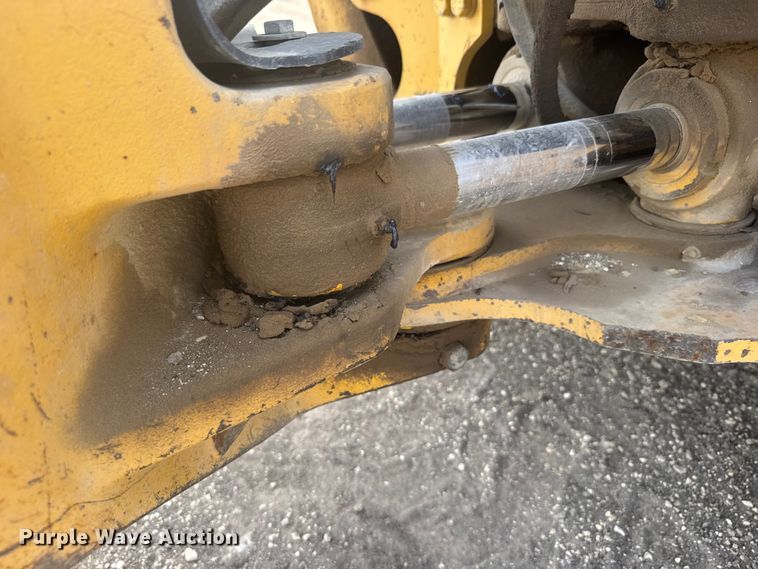 image for item FB7325 2004 John Deere 310SG backhoe