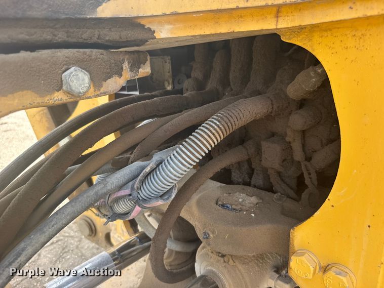 image for item FB7325 2004 John Deere 310SG backhoe