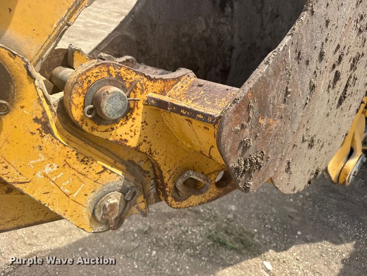 image for item FB7325 2004 John Deere 310SG backhoe
