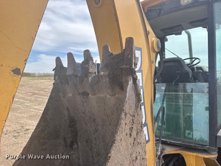 image for item FB7325 2004 John Deere 310SG backhoe