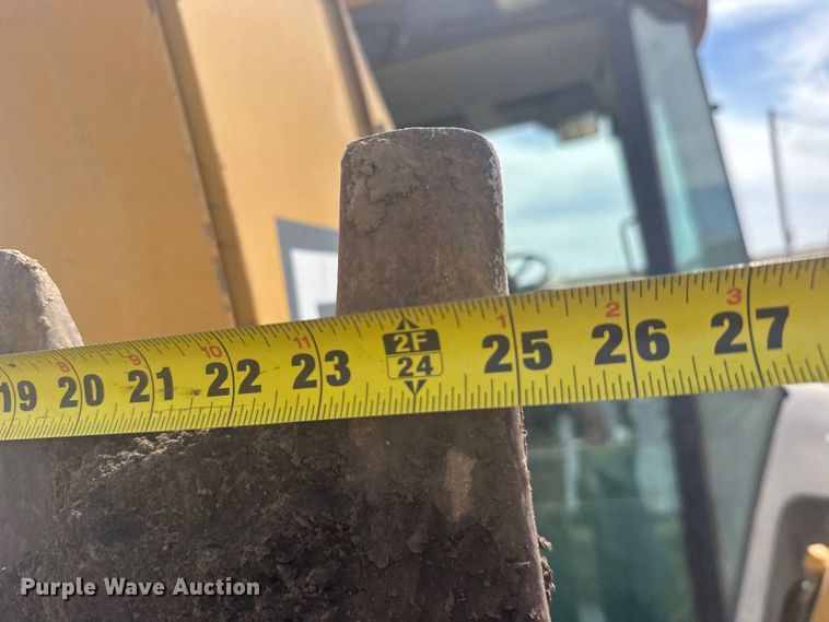image for item FB7325 2004 John Deere 310SG backhoe